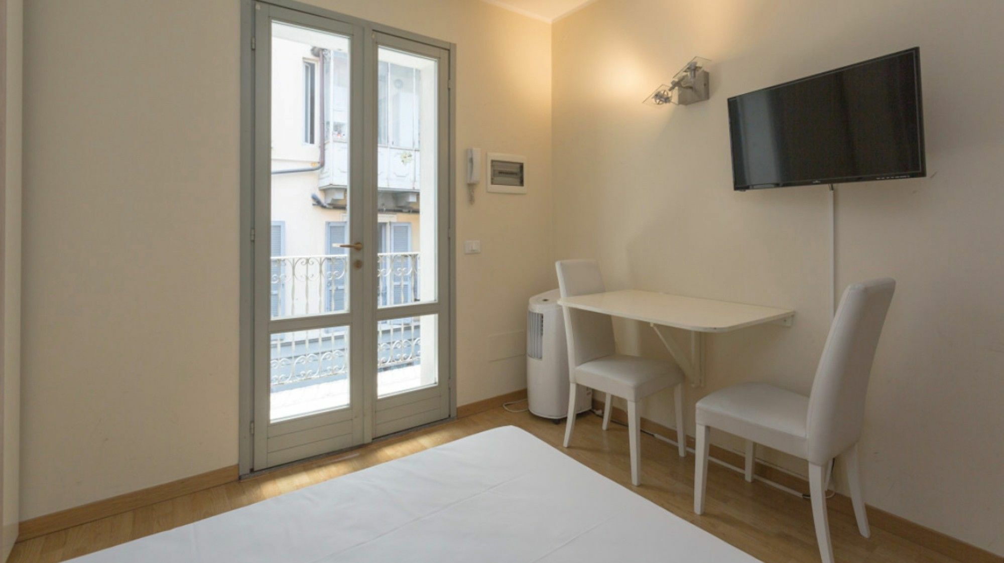 Short Rent Apartments Милан Экстерьер фото
