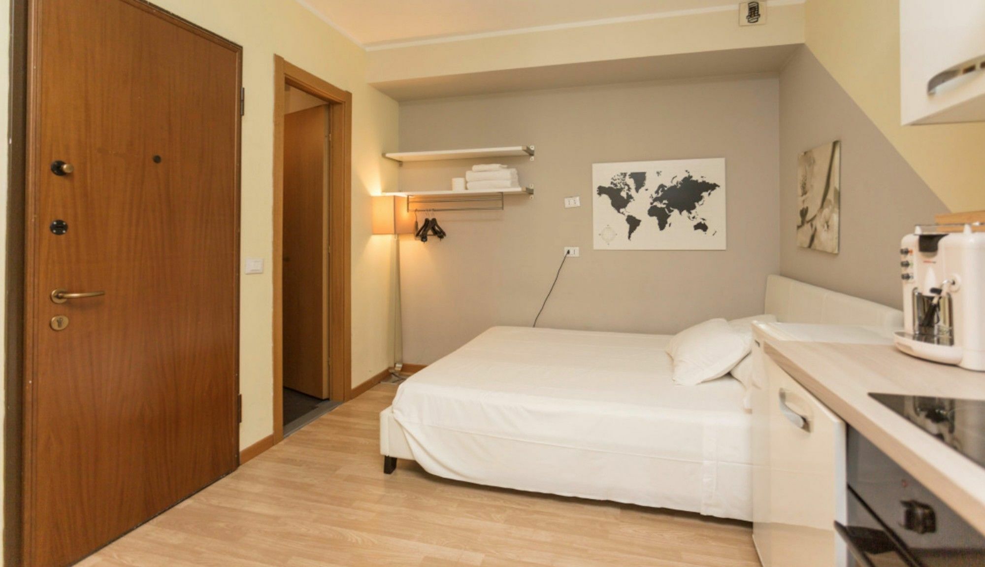 Short Rent Apartments Милан Экстерьер фото